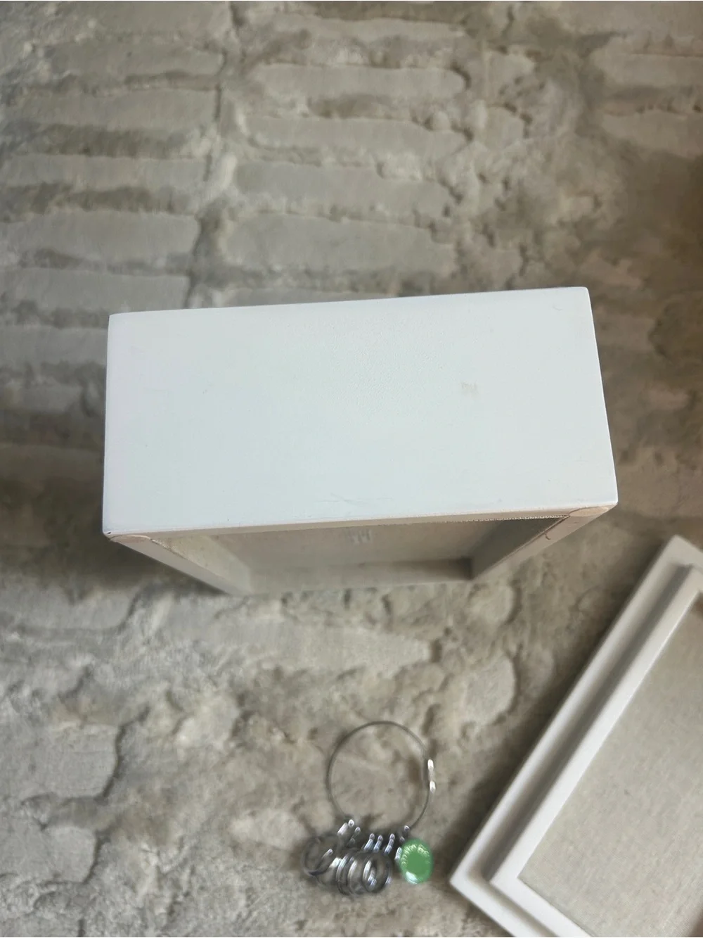 Stella & Dot White Jewelry Ring Box with ring sizers